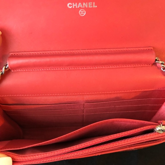 Chanel patent leather Wallet on a Chain - Picture 4 of 8